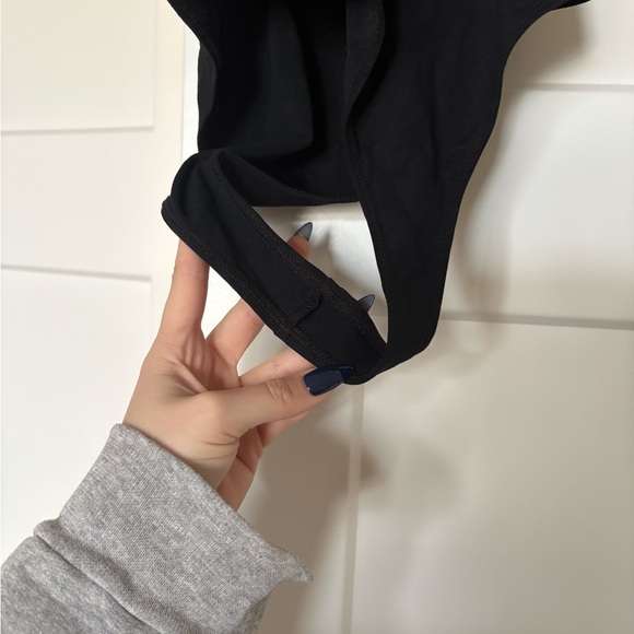 GARAGE - black v-neck bodysuit - Picture 3 of 5